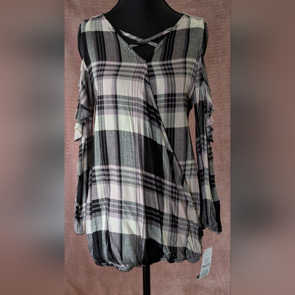 NWT Signature Studio Women's Plaid Cold Shoulder Top - Pink Black And Creams